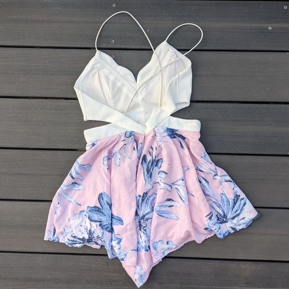 Gorgeous Cutout Floral Summer Romper - Picture 3 of 4